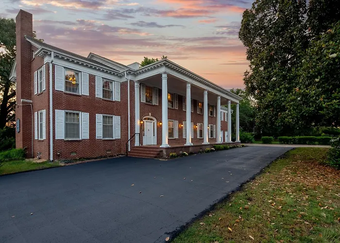 Beland Mansion-Blooming Garden Suite!