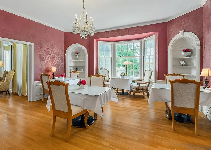 Beland Mansion-Blooming Garden Suite!