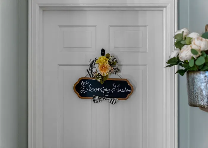 Beland Mansion-Blooming Garden Suite!