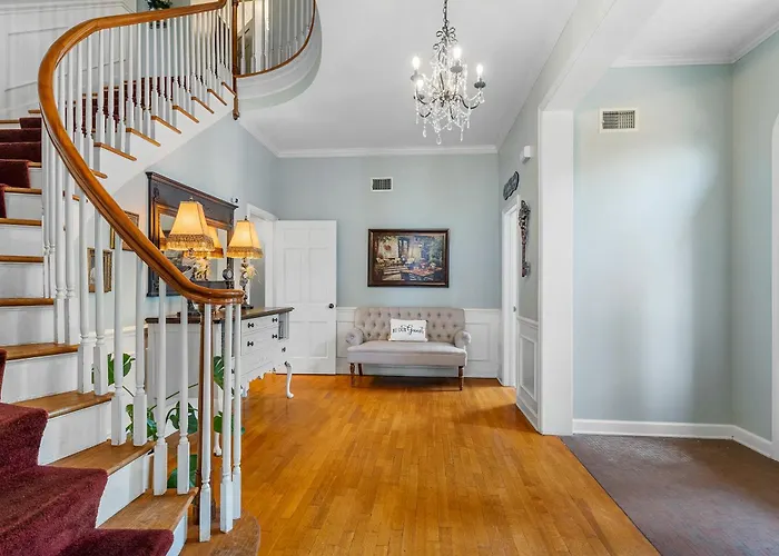 Beland Mansion-Blooming Garden Suite!