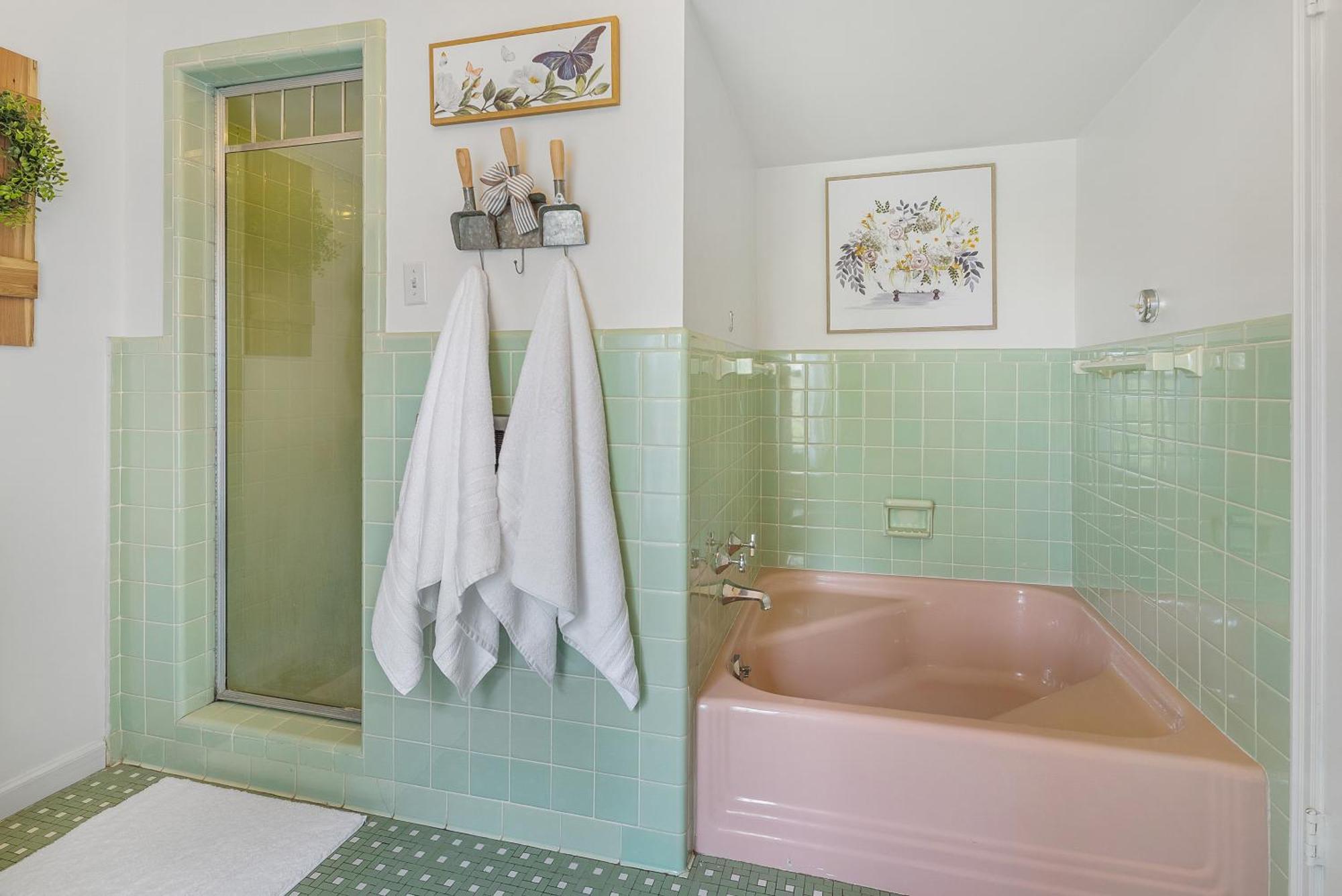 Beland Mansion-blooming Garden Suite!
