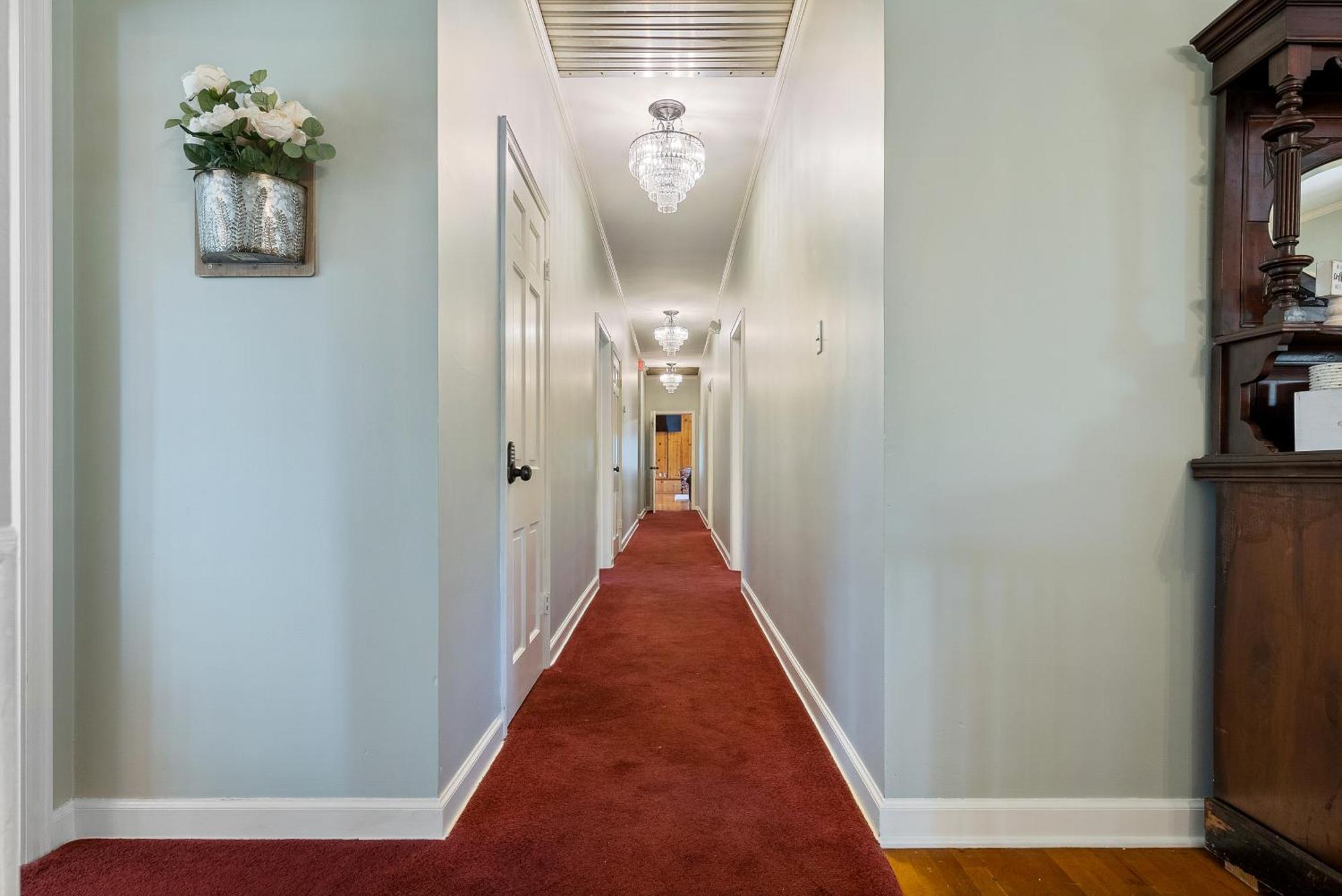 Beland Mansion-blooming Garden Suite! Holiday home Fort Smith