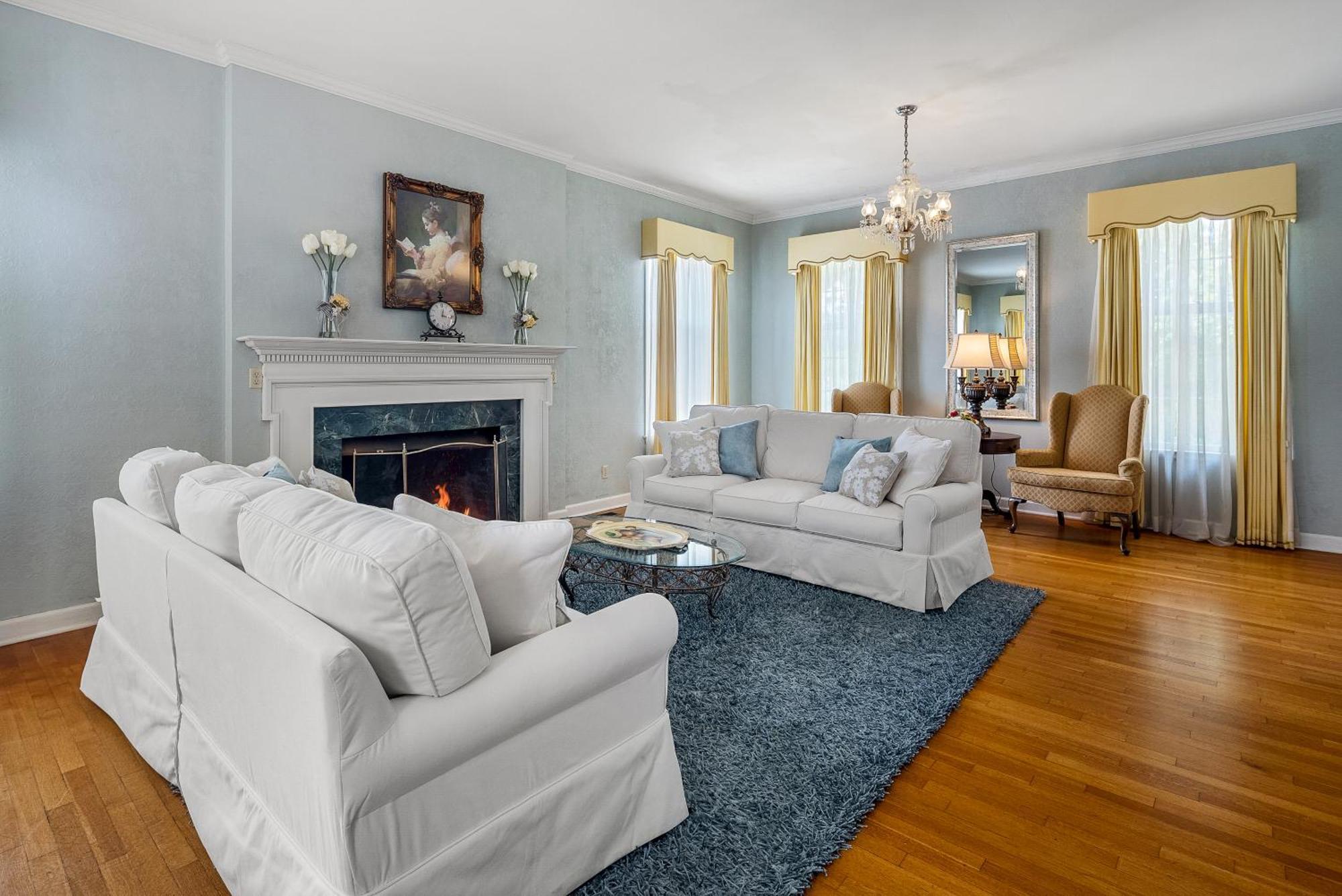 Beland Mansion-blooming Garden Suite! * Fort Smith